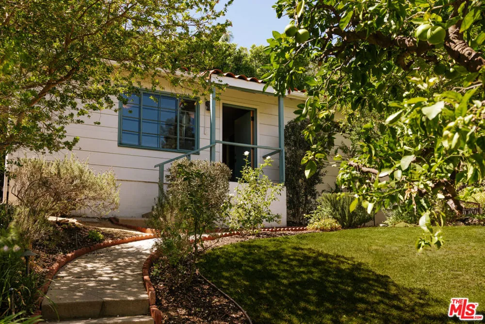 2126 E Live Oak Drive Los Angeles, CA 90068