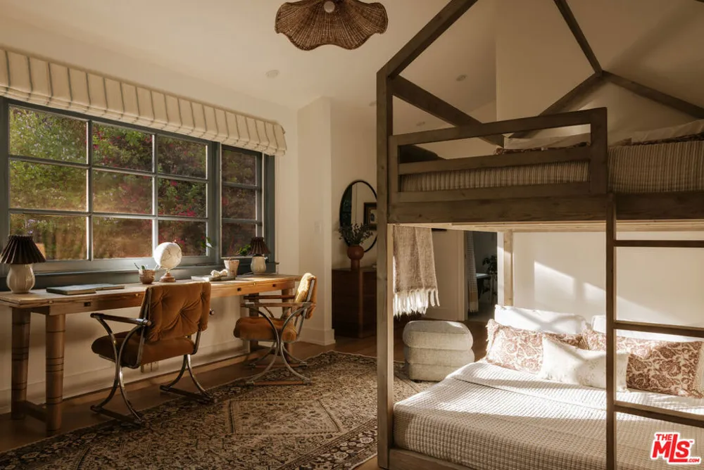 2126 E Live Oak Drive Los Angeles, CA 90068