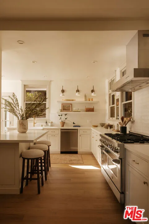 2126 E Live Oak Drive Los Angeles, CA 90068