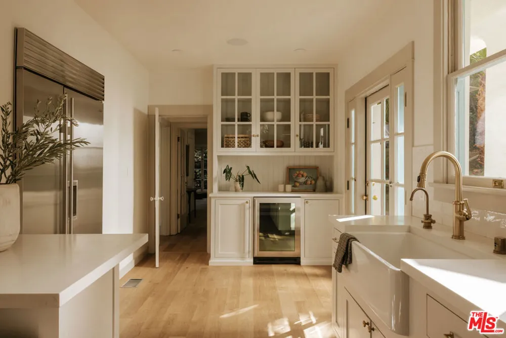 2126 E Live Oak Drive Los Angeles, CA 90068