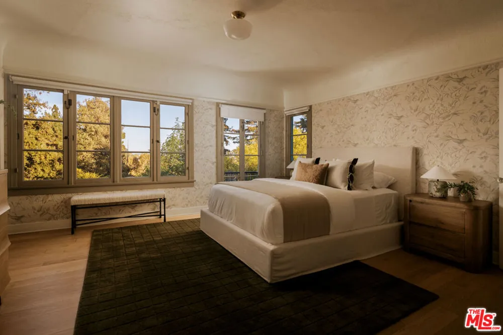 2126 E Live Oak Drive Los Angeles, CA 90068