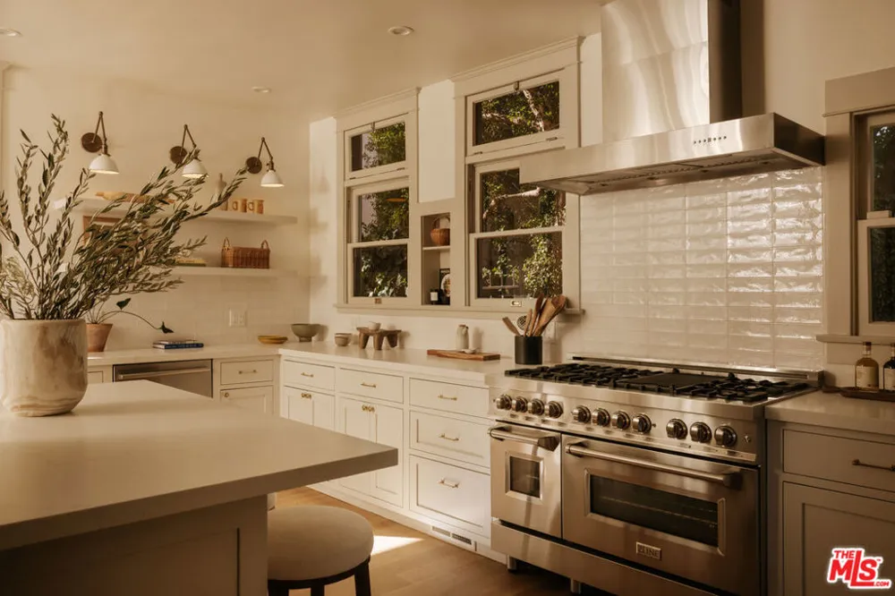 2126 E Live Oak Drive Los Angeles, CA 90068