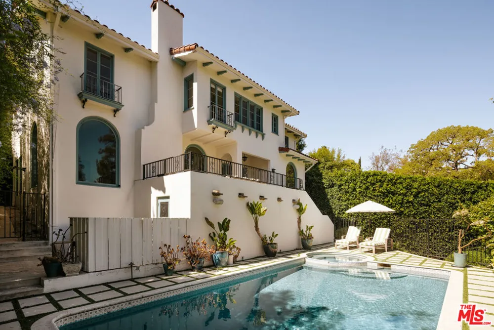 2126 E Live Oak Drive Los Angeles, CA 90068
