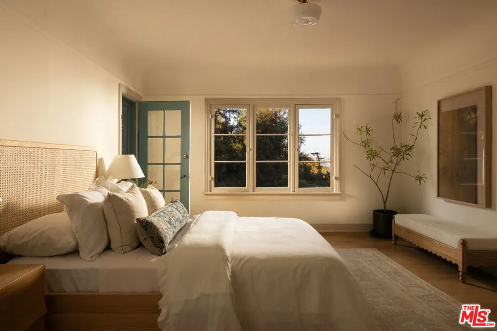 2126 E Live Oak Drive Los Angeles, CA 90068