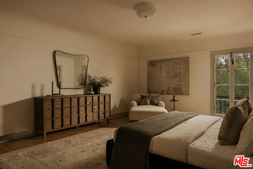2126 E Live Oak Drive Los Angeles, CA 90068