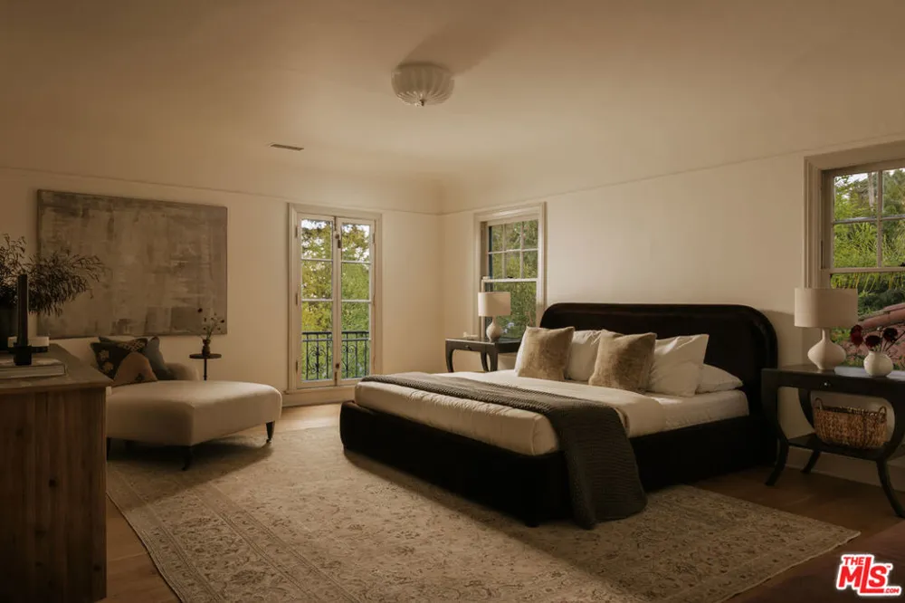 2126 E Live Oak Drive Los Angeles, CA 90068