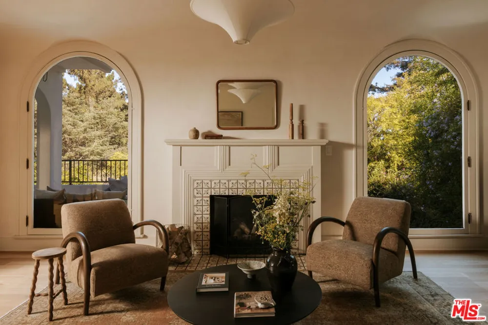 2126 E Live Oak Drive Los Angeles, CA 90068