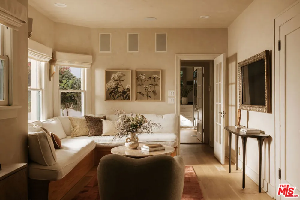 2126 E Live Oak Drive Los Angeles, CA 90068