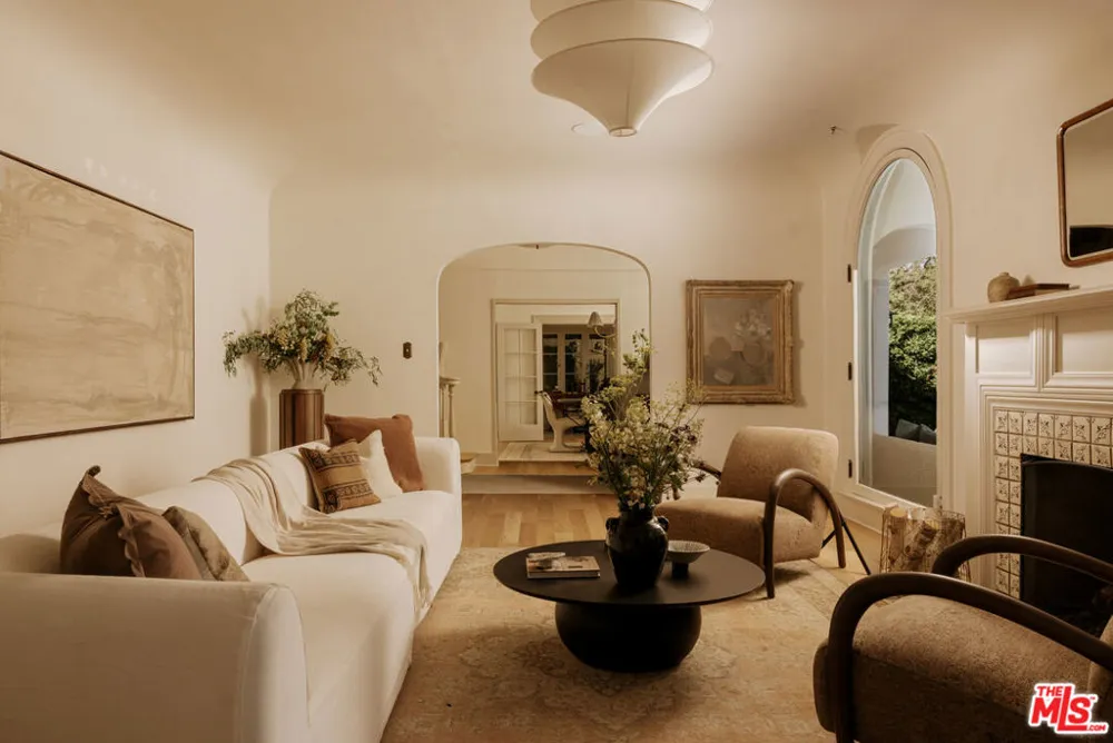 2126 E Live Oak Drive Los Angeles, CA 90068
