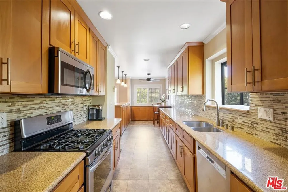 3014 URBAN AVENUE Santa Monica, CA 90404