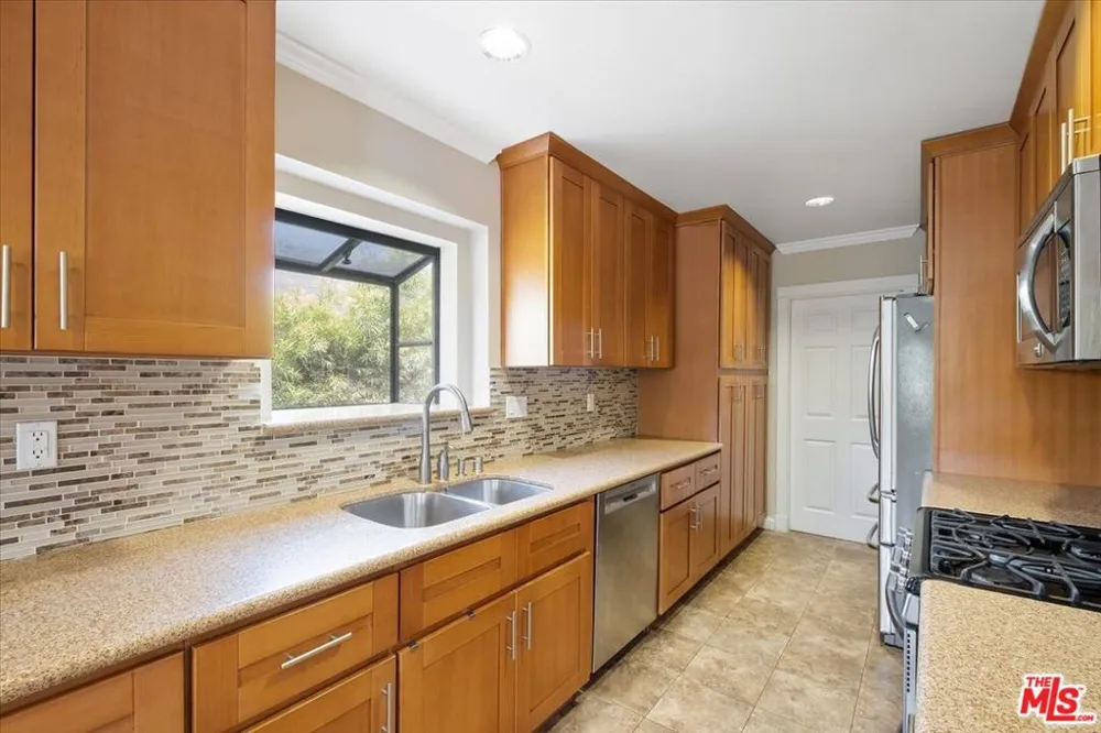 3014 URBAN AVENUE Santa Monica, CA 90404