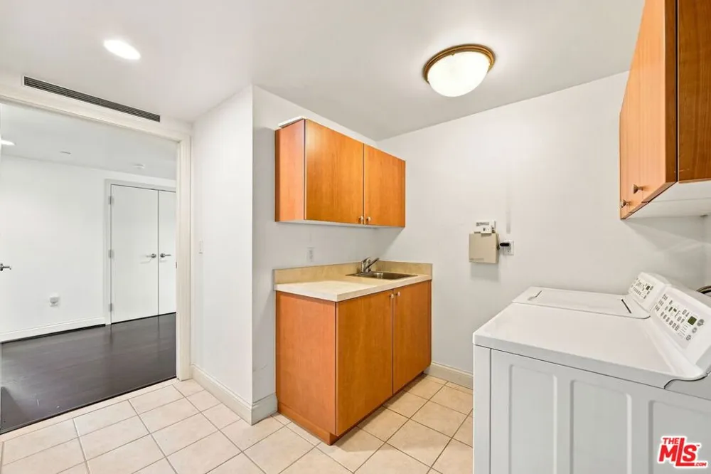 10800 Wilshire Boulevard #403 Los Angeles, CA 90024