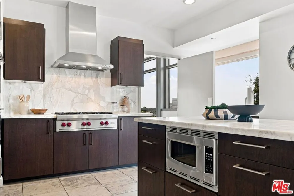 10800 Wilshire Boulevard #403 Los Angeles, CA 90024