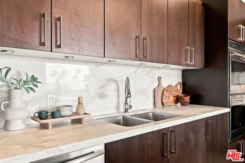 10800 Wilshire Boulevard #403 Los Angeles, CA 90024
