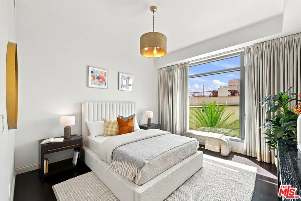 10800 Wilshire Boulevard #403 Los Angeles, CA 90024