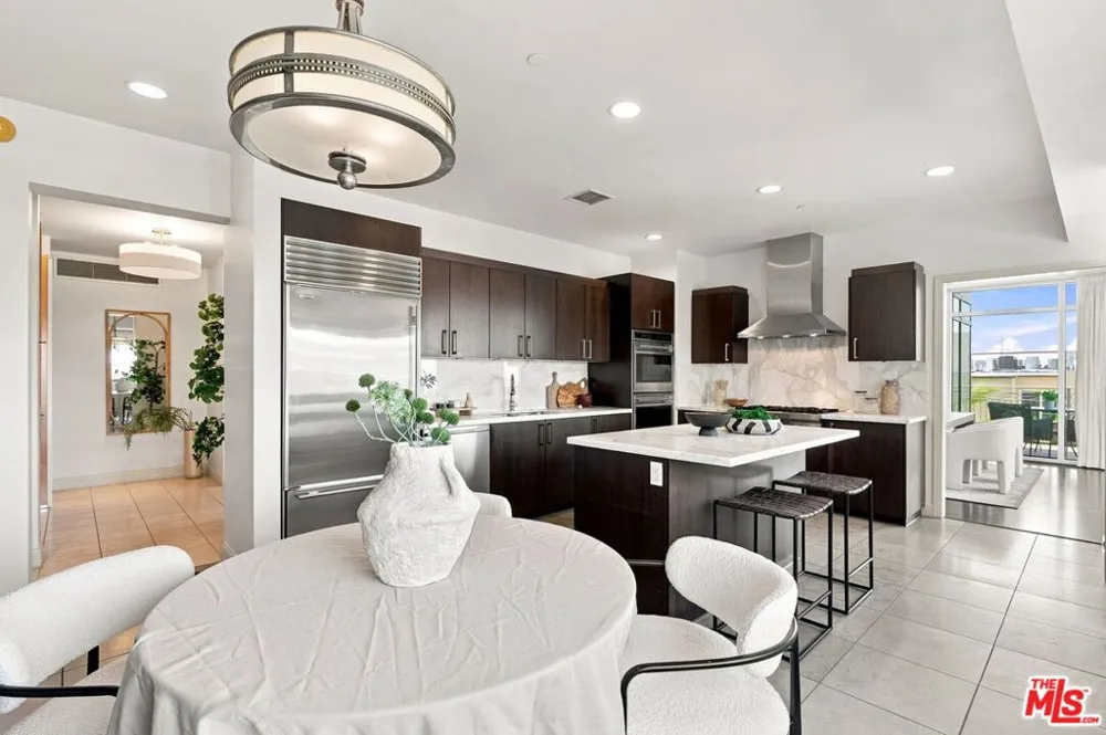 10800 Wilshire Boulevard #403 Los Angeles, CA 90024