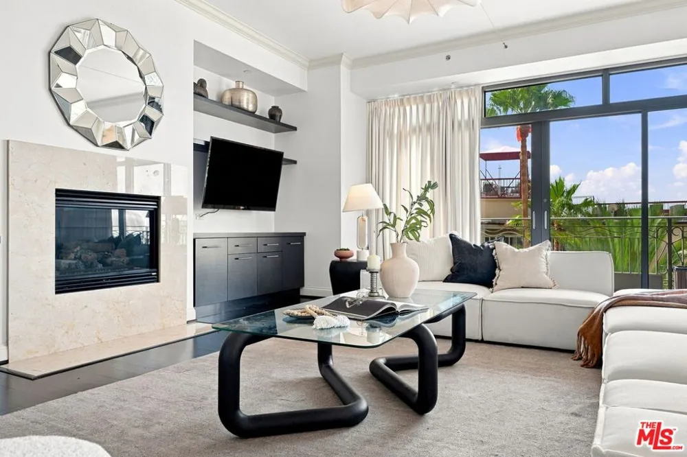 10800 Wilshire Boulevard #403 Los Angeles, CA 90024