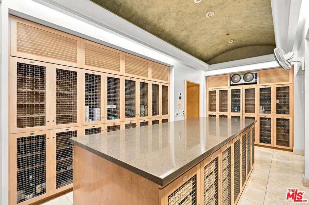 10800 Wilshire Boulevard #403 Los Angeles, CA 90024