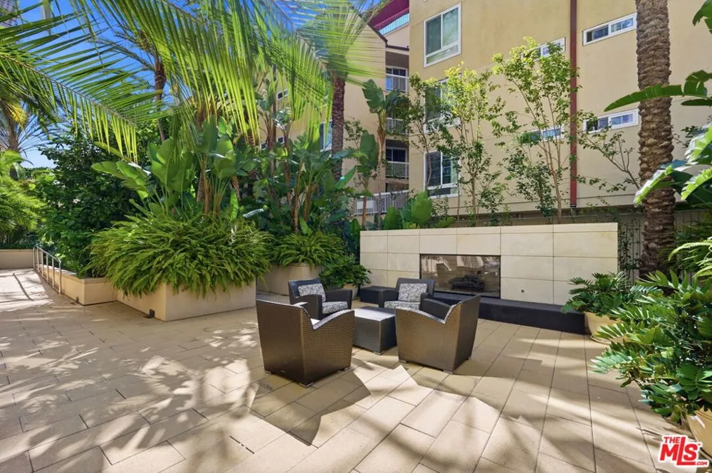 10800 Wilshire Boulevard #403 Los Angeles, CA 90024