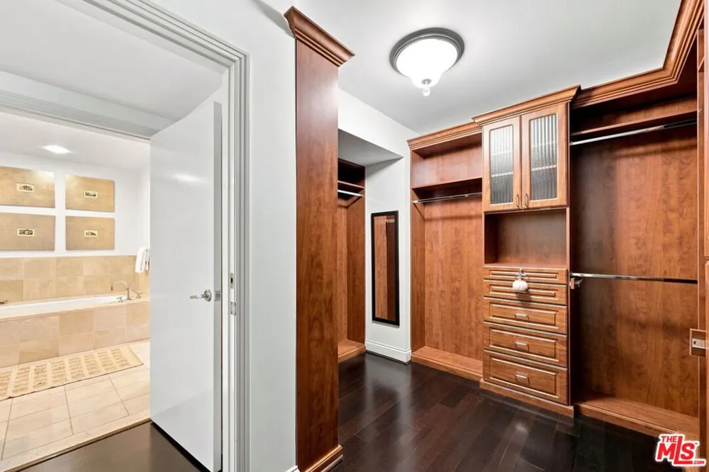 10800 Wilshire Boulevard #403 Los Angeles, CA 90024