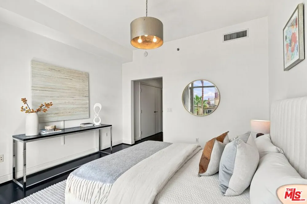 10800 Wilshire Boulevard #403 Los Angeles, CA 90024