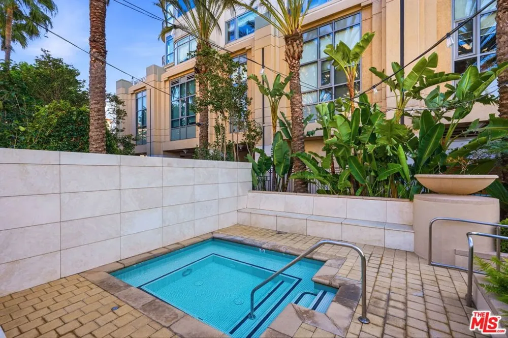 10800 Wilshire Boulevard #403 Los Angeles, CA 90024