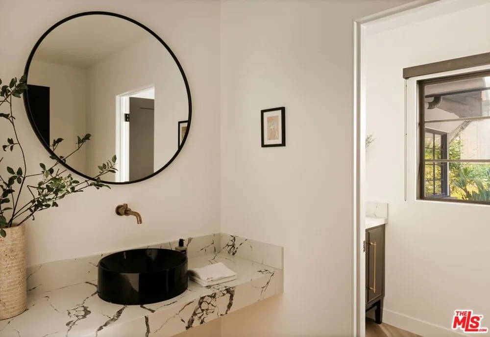10122 Sunbrook Drive Los Angeles, CA 90210