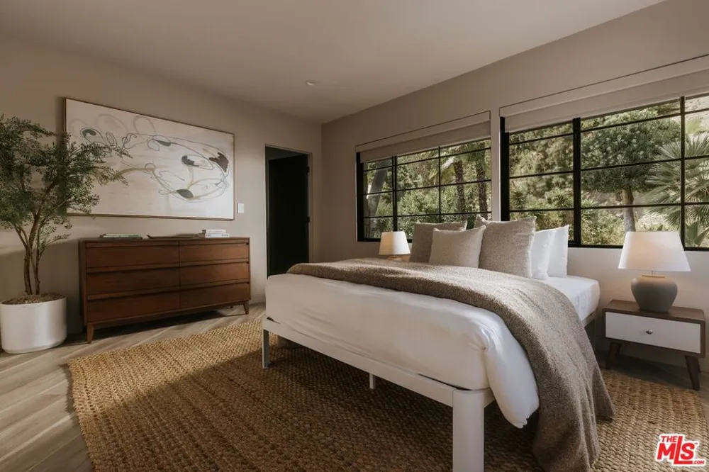10122 Sunbrook Drive Los Angeles, CA 90210