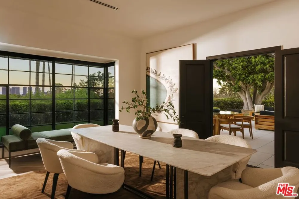 10122 Sunbrook Drive Los Angeles, CA 90210