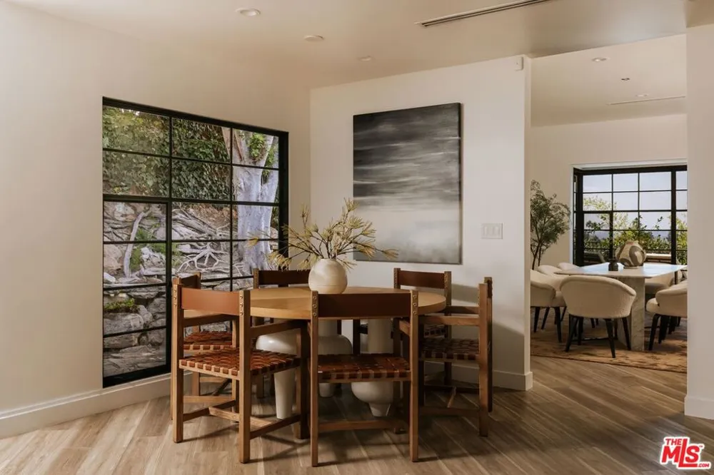 10122 Sunbrook Drive Los Angeles, CA 90210
