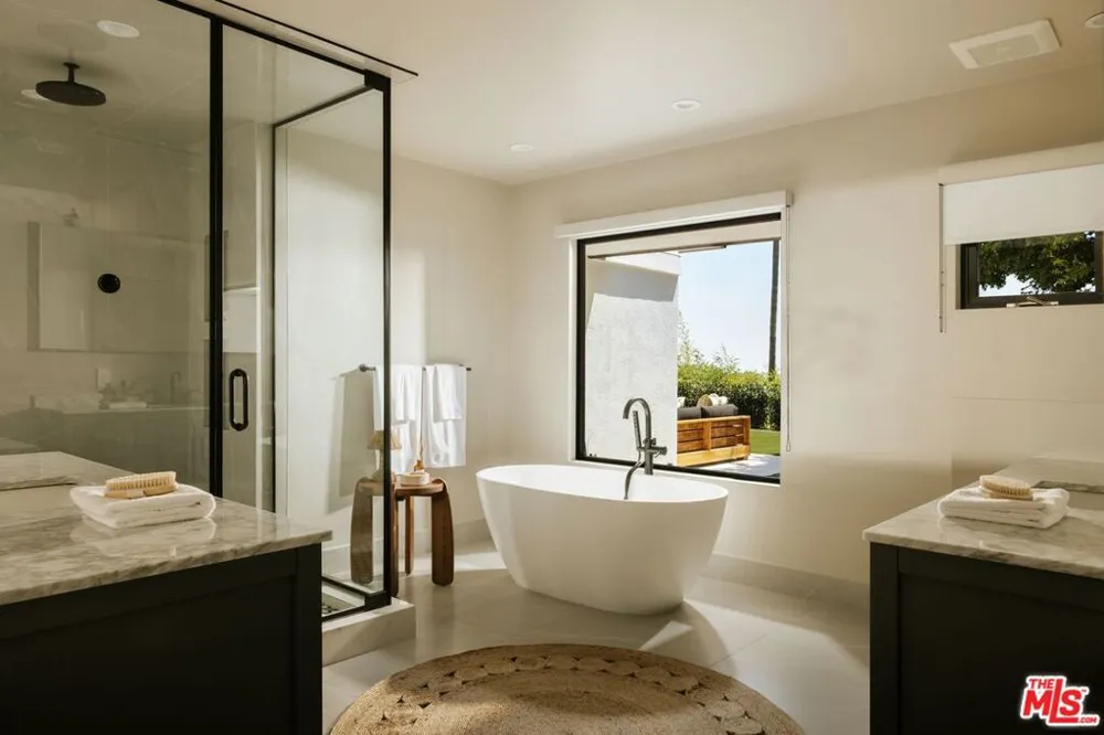 10122 Sunbrook Drive Los Angeles, CA 90210