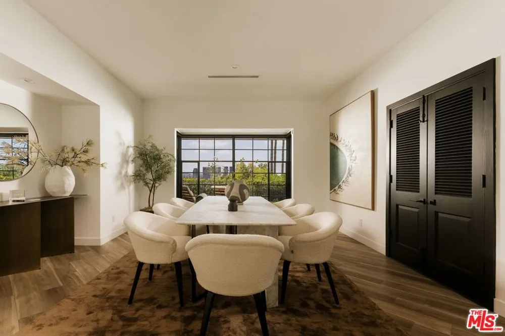 10122 Sunbrook Drive Los Angeles, CA 90210
