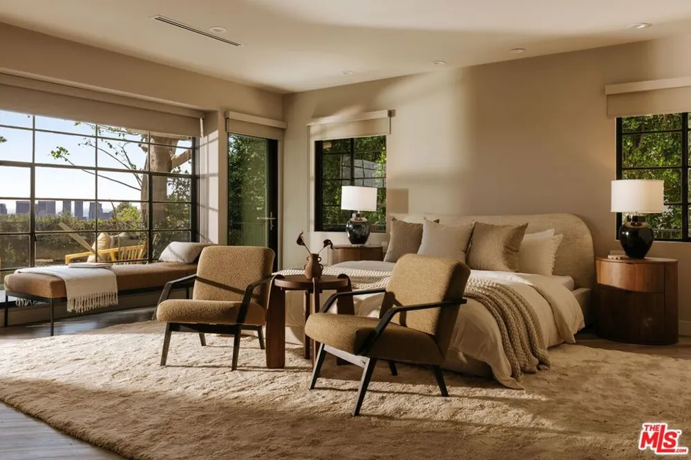 10122 Sunbrook Drive Los Angeles, CA 90210