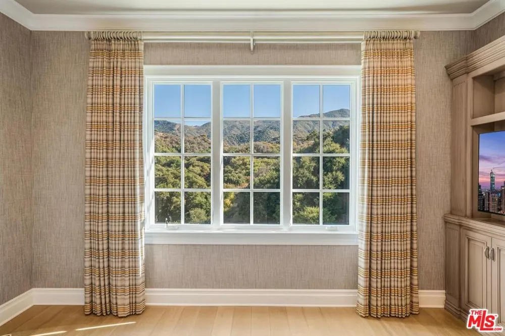 3063 W Stafford Road Thousand Oaks, CA 91361