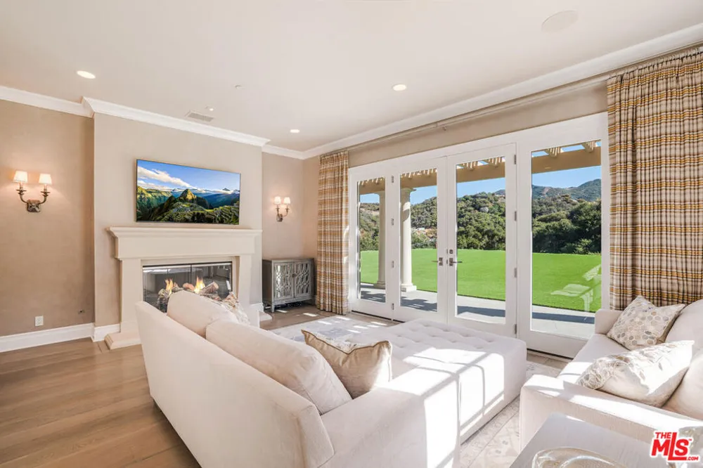 3063 W Stafford Road Thousand Oaks, CA 91361