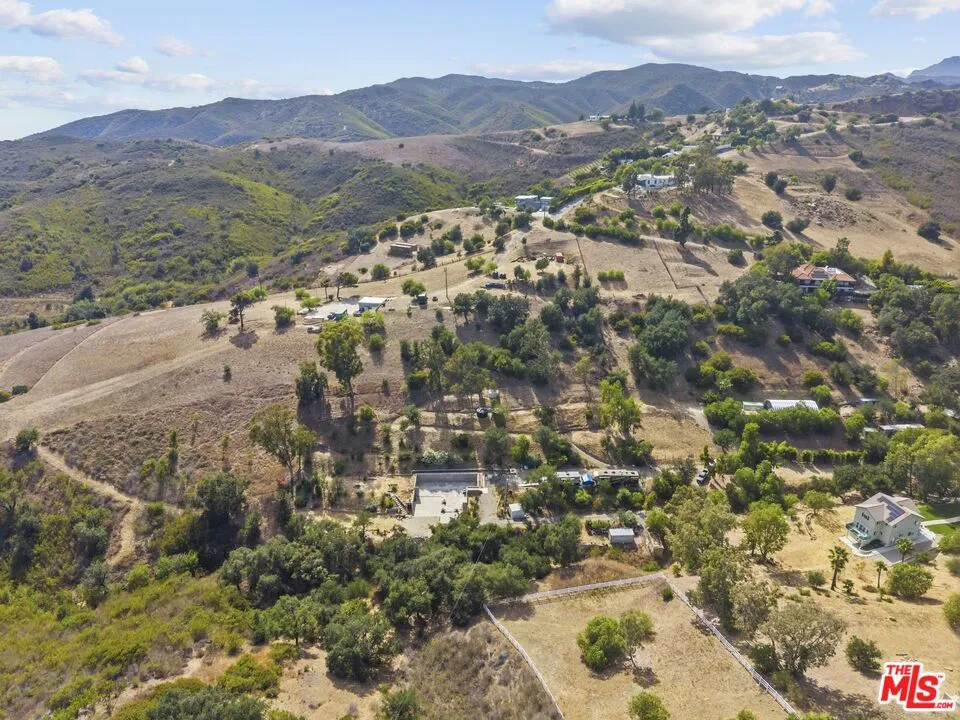 2911 S Foose Road Malibu, CA 90265