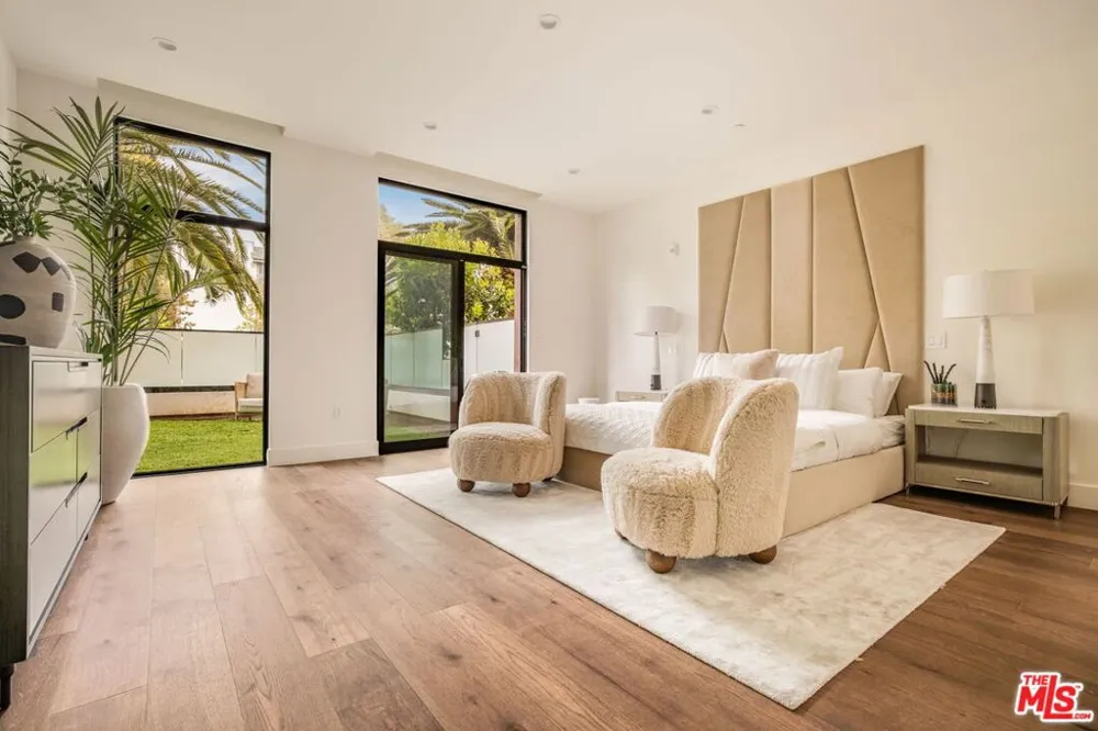 425 Palm Drive #103 Beverly Hills, CA 90210