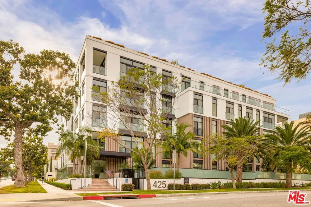 425 Palm Drive #103 Beverly Hills, CA 90210