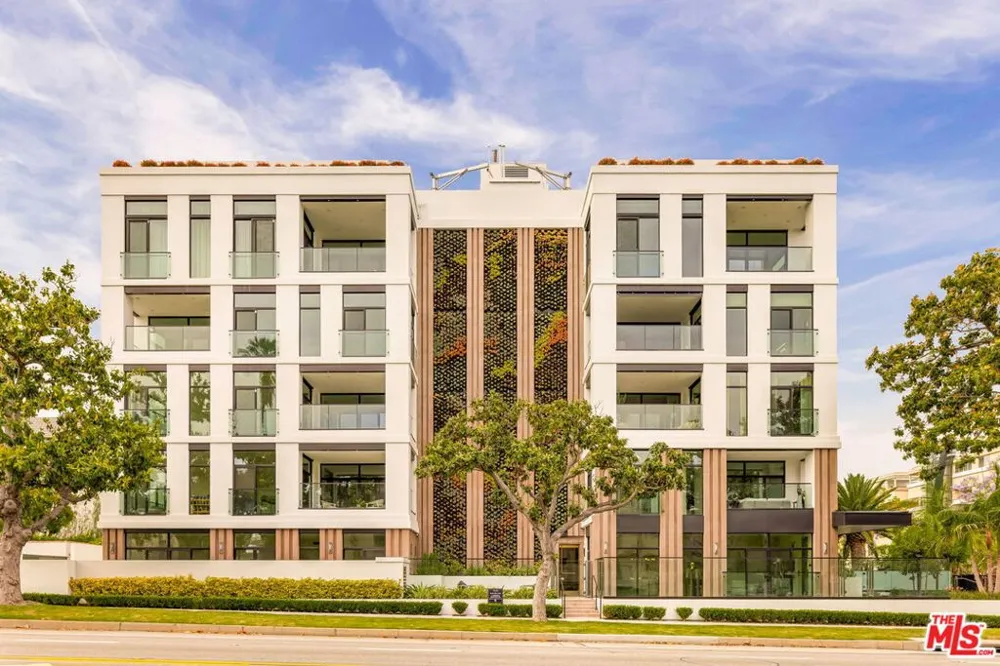425 Palm Drive #103 Beverly Hills, CA 90210