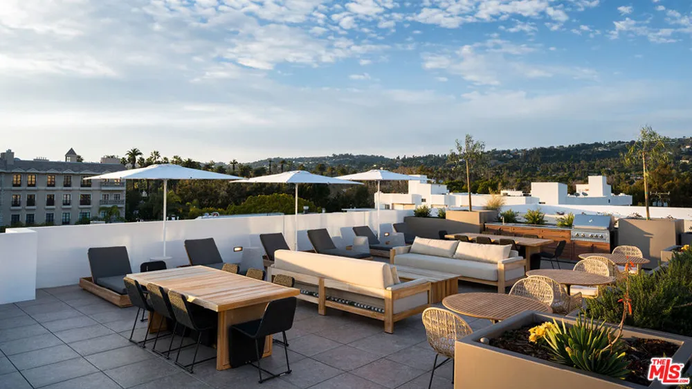 425 Palm Drive #103 Beverly Hills, CA 90210