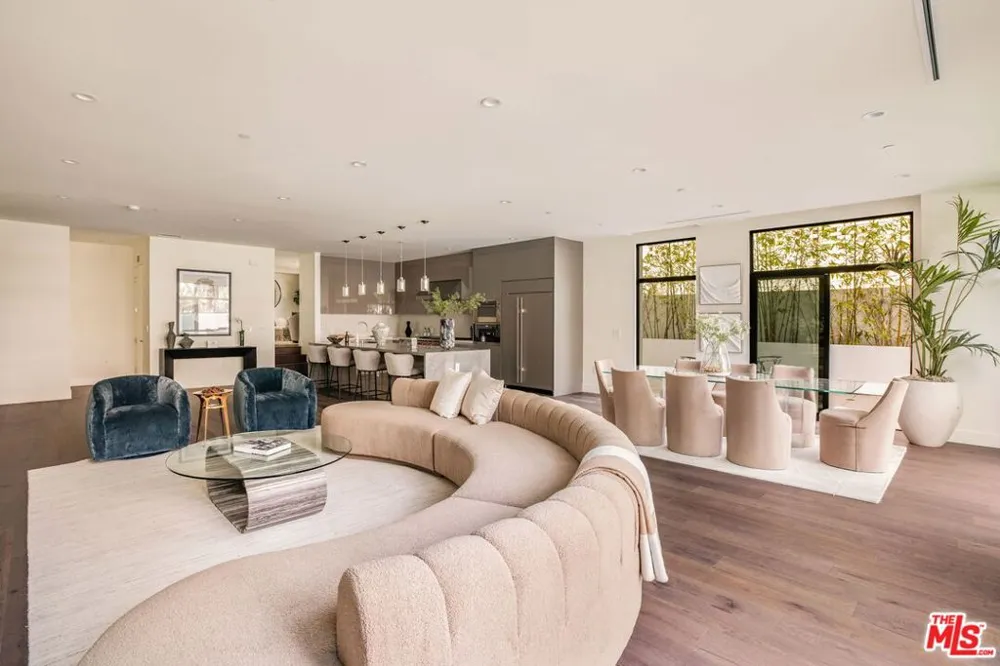 425 Palm Drive #103 Beverly Hills, CA 90210