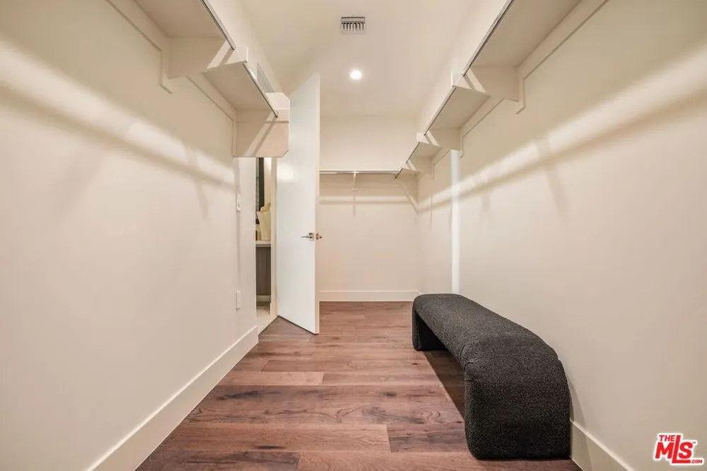 425 Palm Drive #103 Beverly Hills, CA 90210