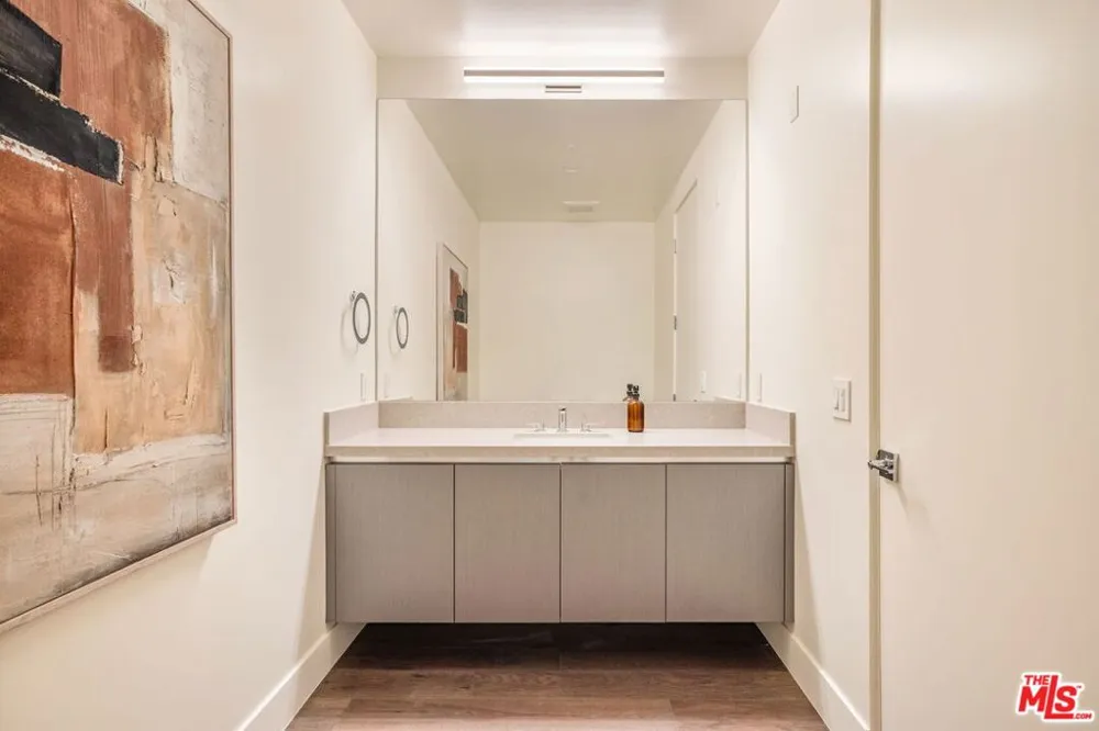 425 Palm Drive #103 Beverly Hills, CA 90210
