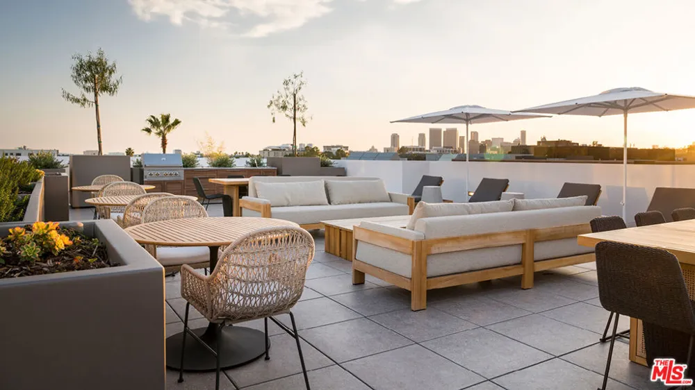 425 Palm Drive #103 Beverly Hills, CA 90210