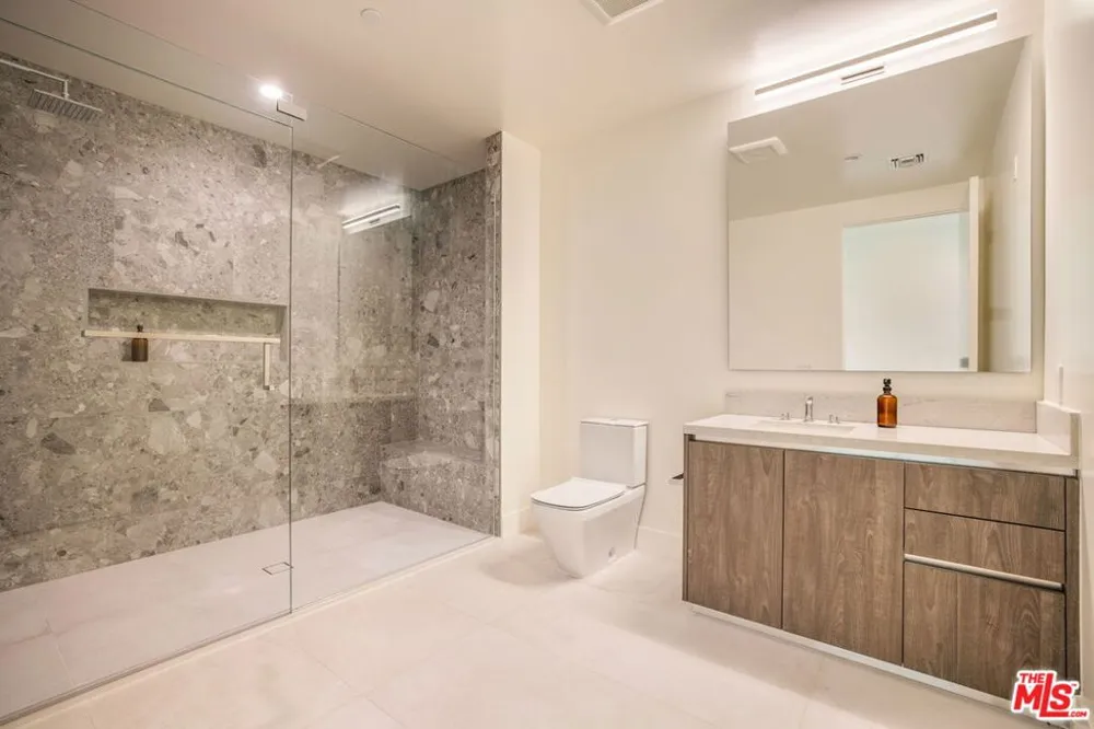 425 Palm Drive #103 Beverly Hills, CA 90210