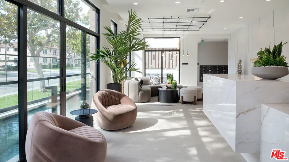 425 Palm Drive #103 Beverly Hills, CA 90210