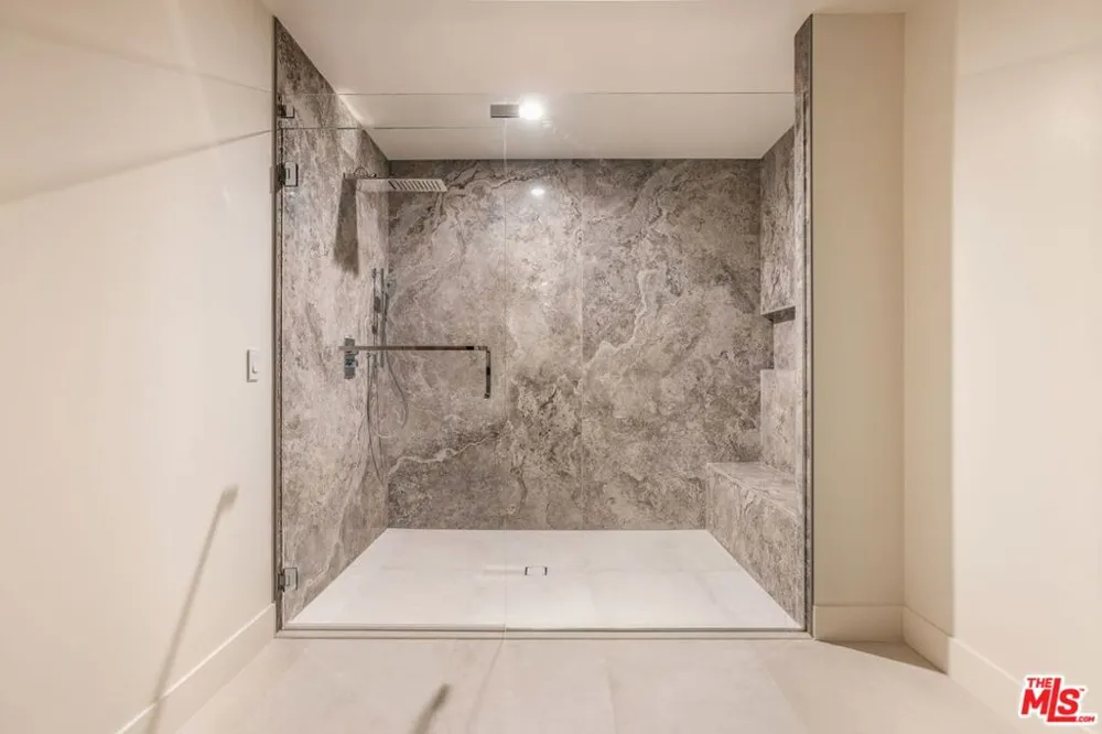 425 Palm Drive #103 Beverly Hills, CA 90210