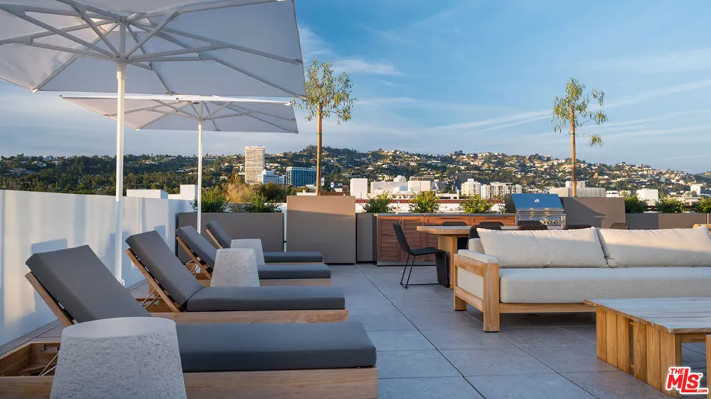 425 Palm Drive #103 Beverly Hills, CA 90210