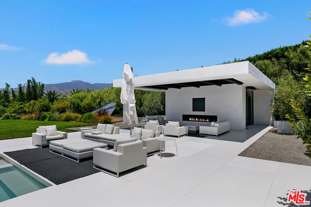 5963 Philip Avenue Malibu, CA 90265