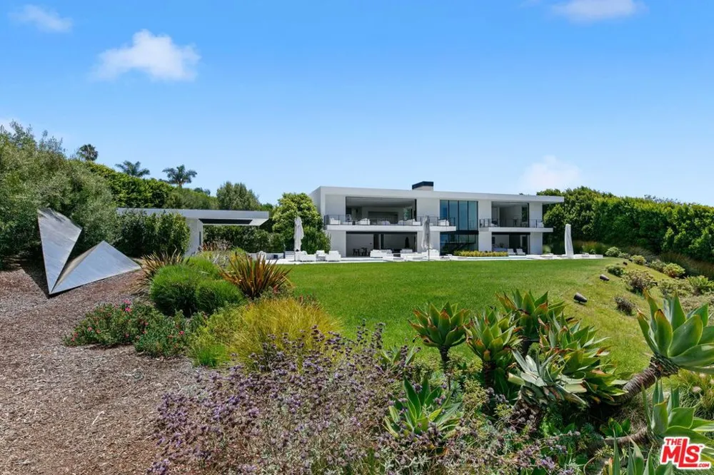 5963 Philip Avenue Malibu, CA 90265